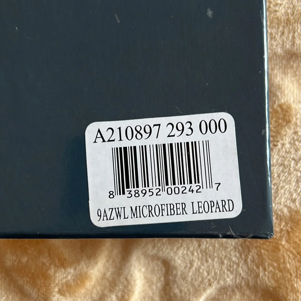 Walletbe Leopard Microfiber Wallet - Picture 6 of 6